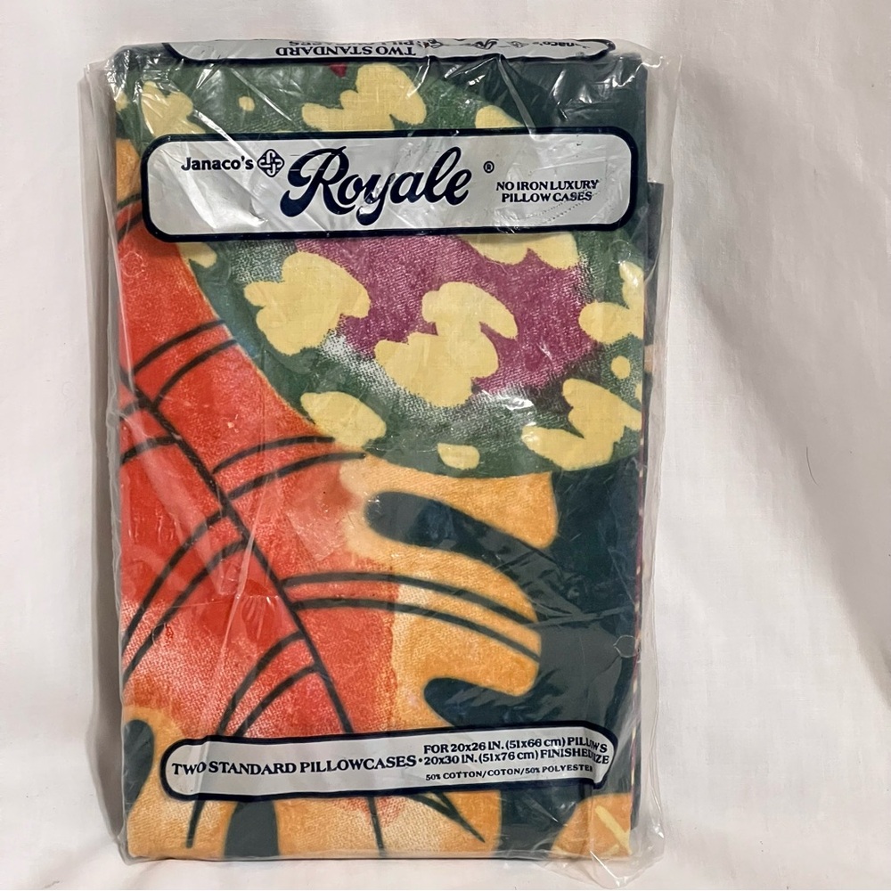 Vintage set of 2 New in package Janaco's Royale Floral Pillowcases